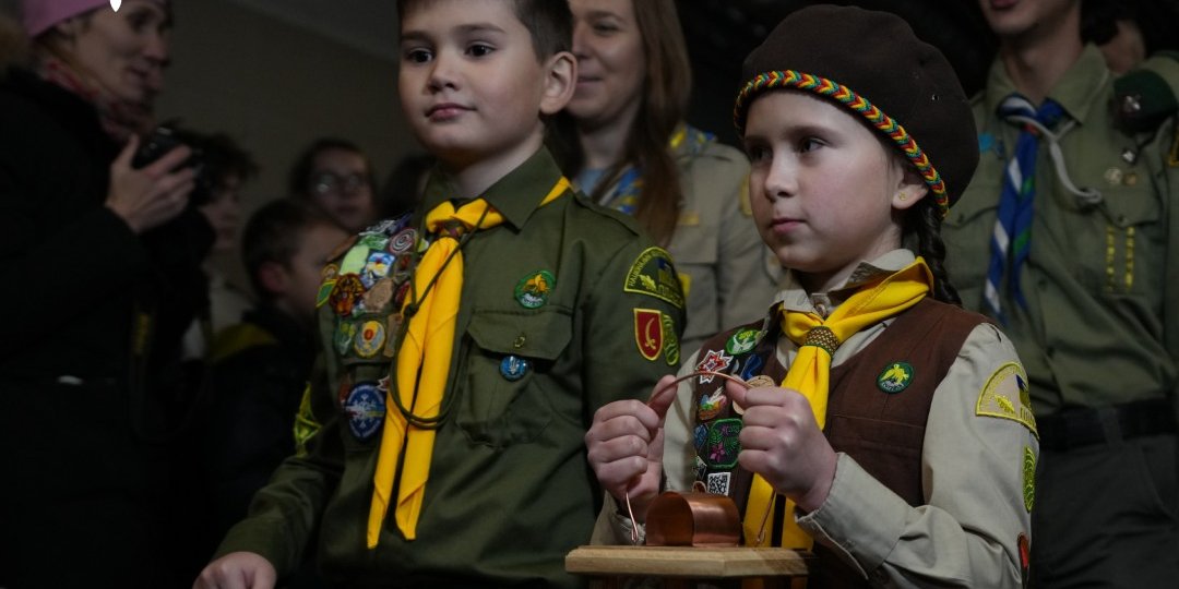Вифлеємський вогонь прибув до Києва (Фото: Пласт — український скаутинг/Facebook)
