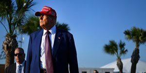 Обраний президент США Дональд Трамп бере участь у запуску шостого випробувального польоту корабля SpaceX Starship у штаті Техас, 19 листопада 2024 рік (Фото: Brandon Bell/Pool via REUTERS)