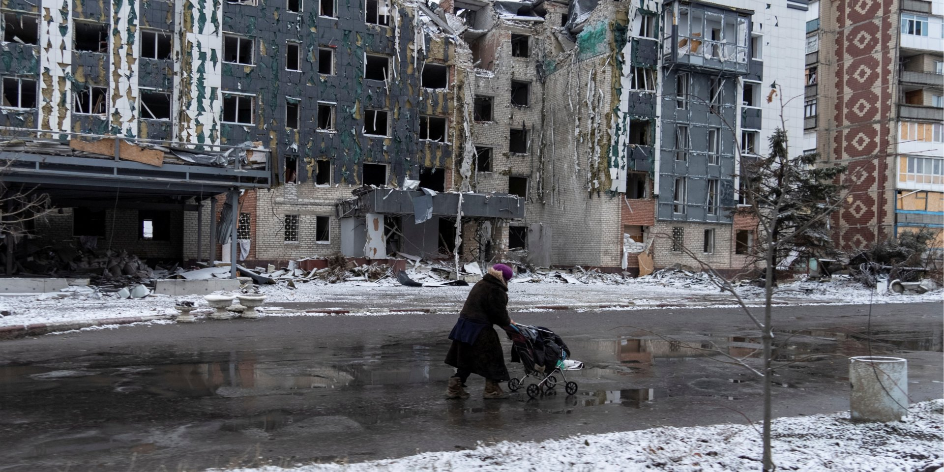 Building in Pokrovsk damaged by Russian shelling (Photo: REUTERS/Inna Varenytsia)