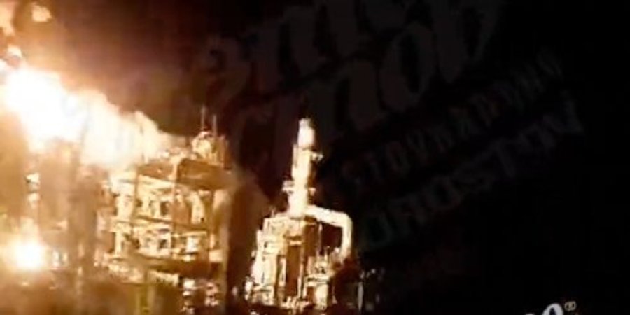Пожежа на НПЗ у Ростовській області внаслідок удару БПЛА і ракетами 19 грудня 2024 року (Фото: Скриншот відео / соцмережі)