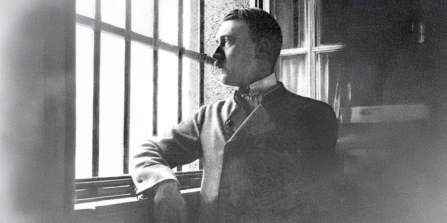 В&nbsp;тюрьме выбирал Mercedes. Как 100 лет назад Гитлер попал в&nbsp;тюрьму за&nbsp;госизмену, причем за&nbsp;решеткой жил как король