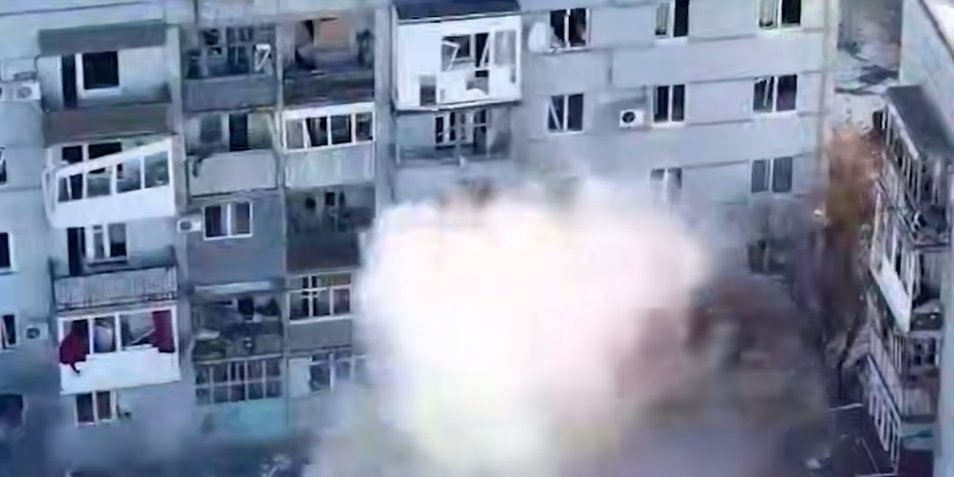 Russian soldiers hiding in urban area (Photo: Video screenshot / Ukrainian Armed Forces / Telegram)