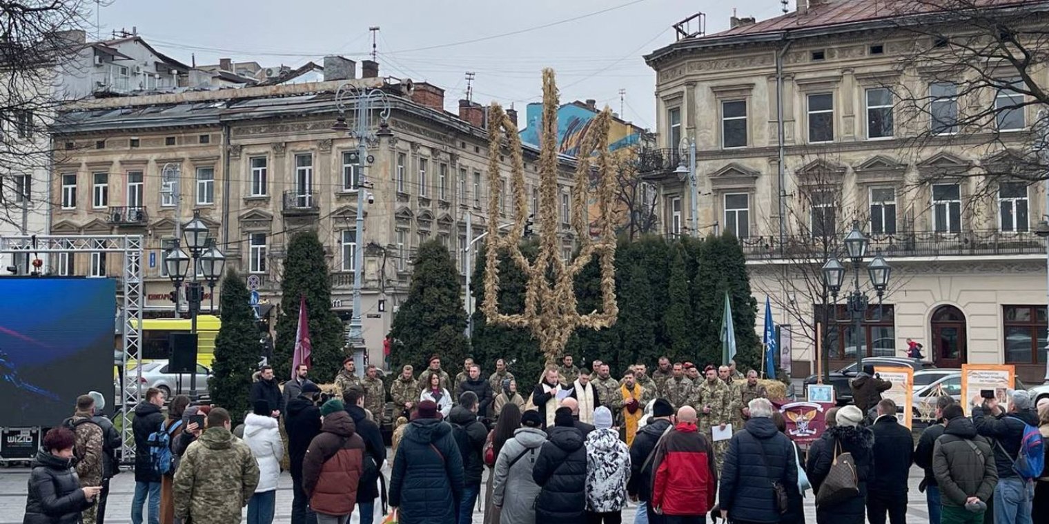 Найбільший дідух в Україні (Фото: Єлісавета Сілаєва/Суспільне Львів)
