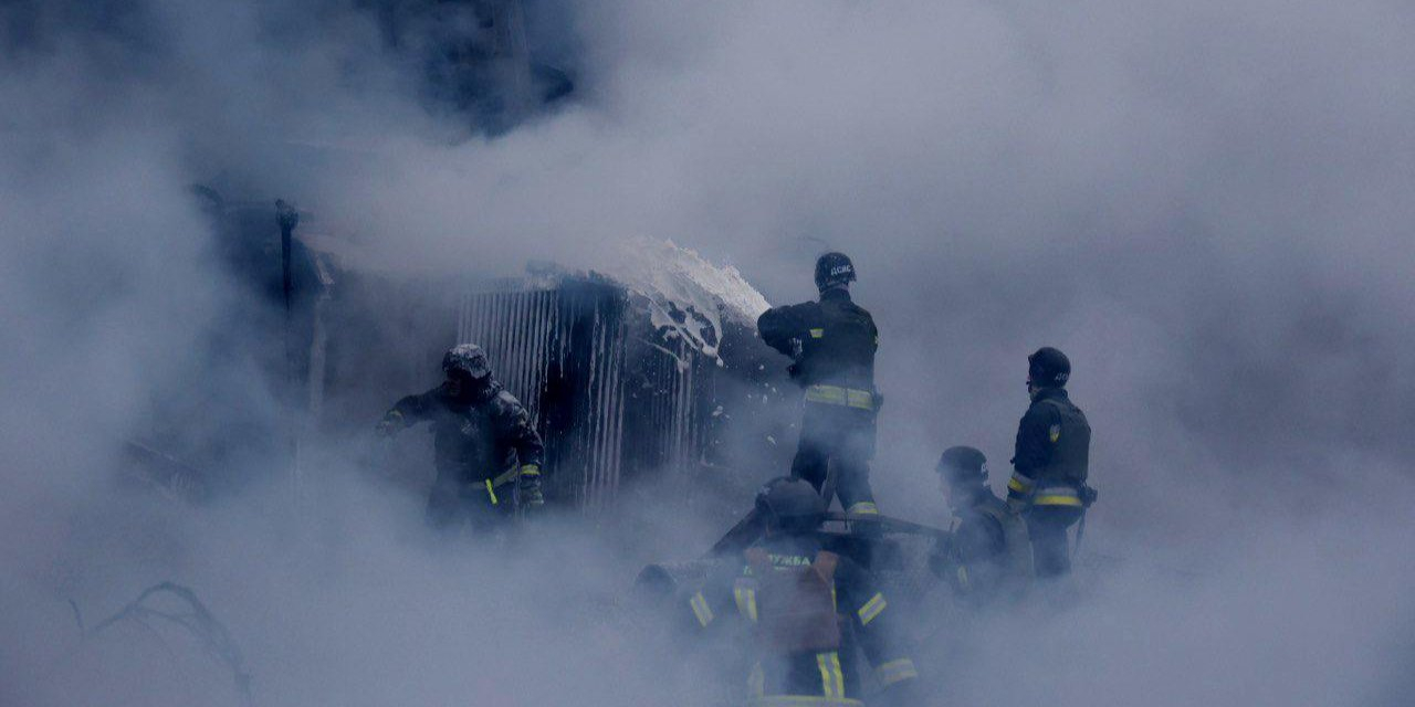 Firefighters extinguish a fire caused by a Russian missile strike (Photo: SES of Dnipropetrovsk Oblast)