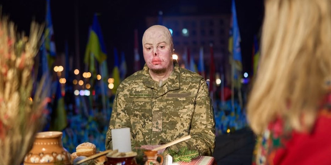 Єгор Бабенко з родиною за символічною вечерею (Фото: Микита Шандиба)