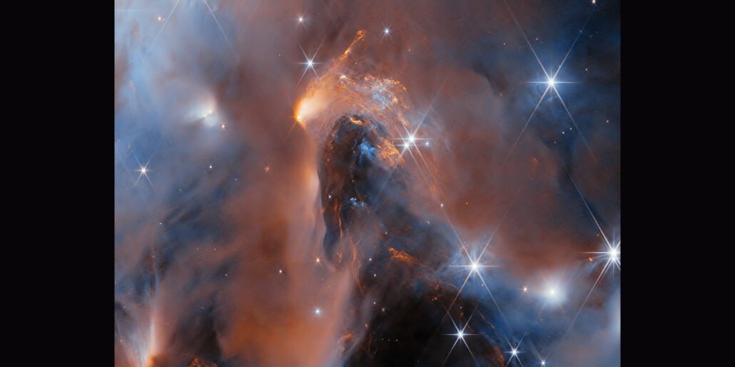 Газ і пил кружляють у молодому зоряному скупченні NGC1333 (на фото). У цьому зоряному розпліднику формуються такі об'єкти, як зірки, планети і коричневі карлики. (Фото: ЄКА, Вебб, НАСА і ККА, А. Шольц, К. Мьюзік, А. Лангевельд, Р. Джаявардхана)