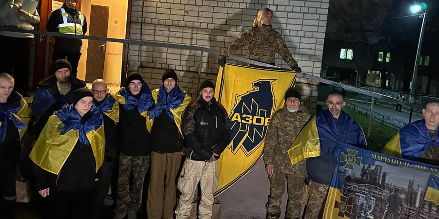 Во&nbsp;время обмена пленными домой вернулись 11 бойцов Азова&nbsp;&mdash; Прокопенко