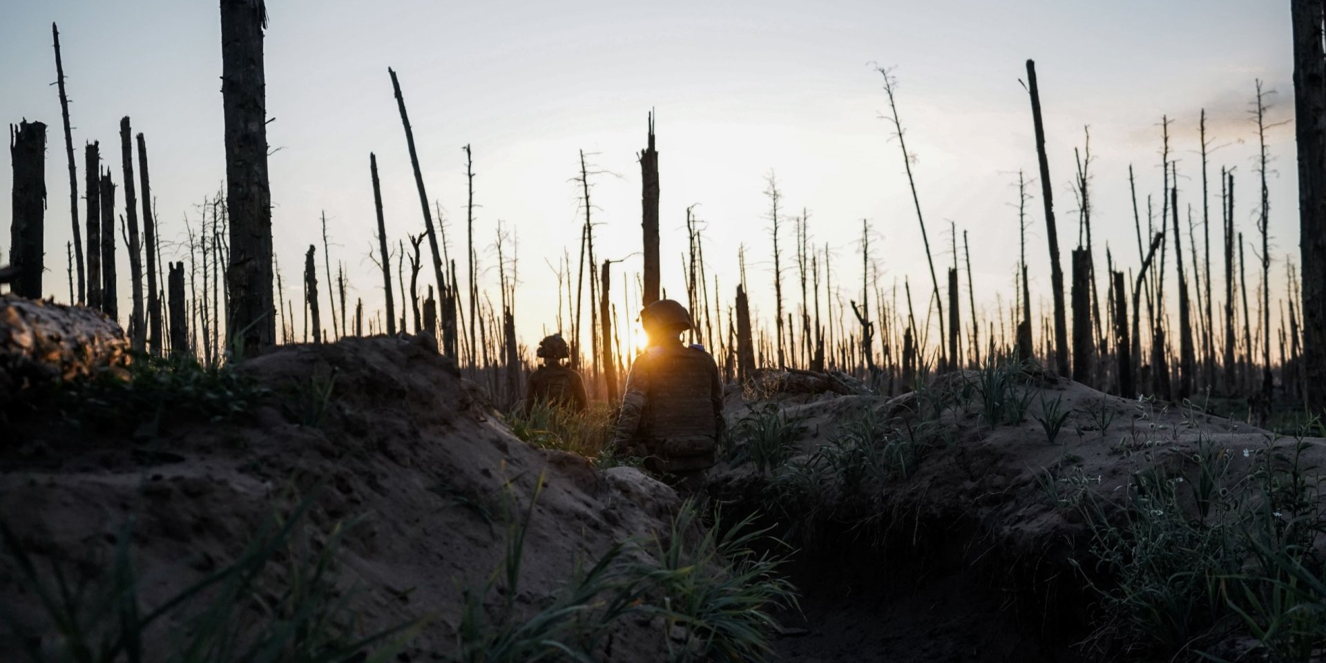 Ukrainian military on the front lines (Photo: azov.org.ua)