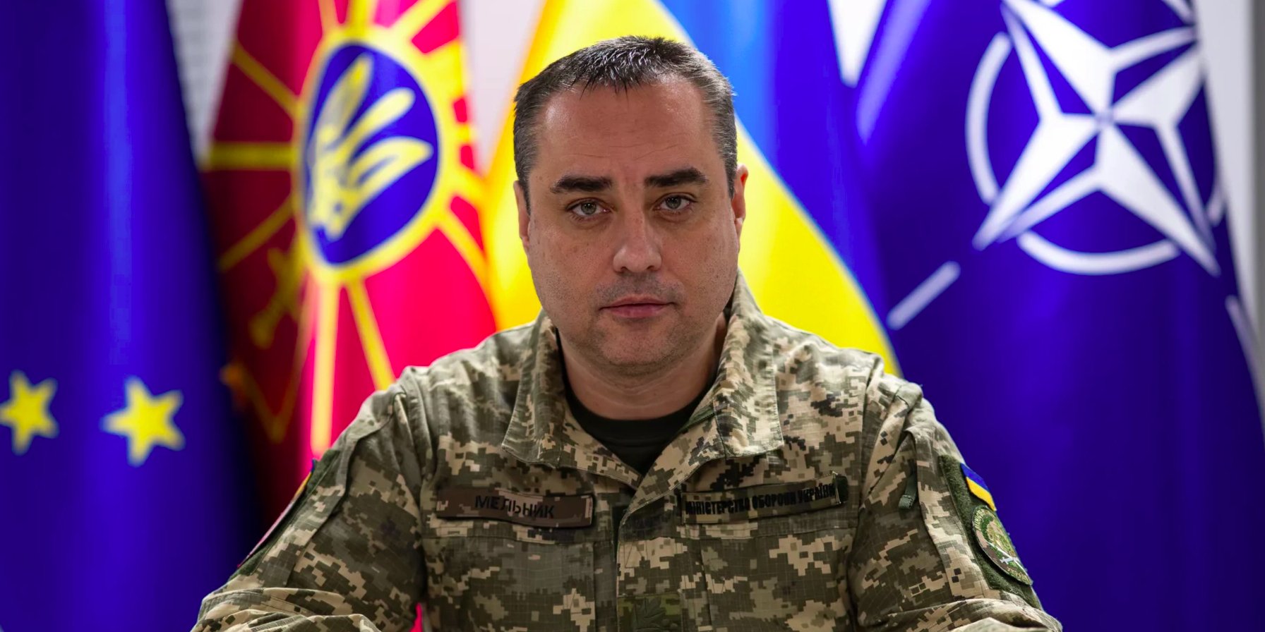 Құл қожайынның есегін жалайды. Қаралар ақ әйелді сиқырлайды