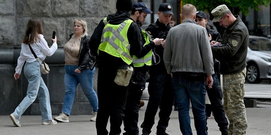 Мобилизация 2025. Кого могут задержать на&nbsp;улице с&nbsp;1&nbsp;января&nbsp;&mdash; объяснение ТЦК