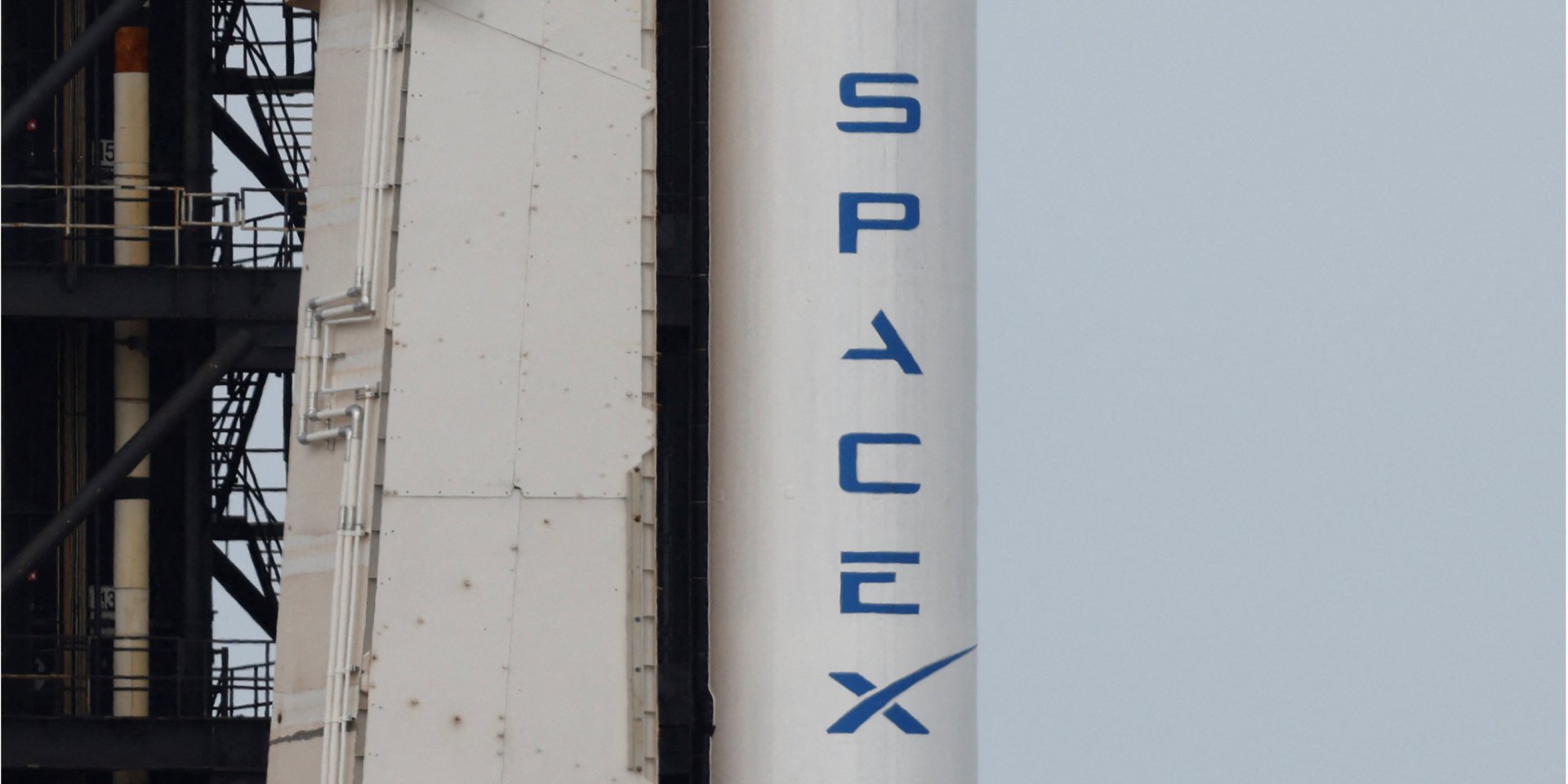 Компания SpaceX сталкивается с критикой из-за частых запусков вблизи населенных пунктов (Фото: REUTERS/Joe Skipper)