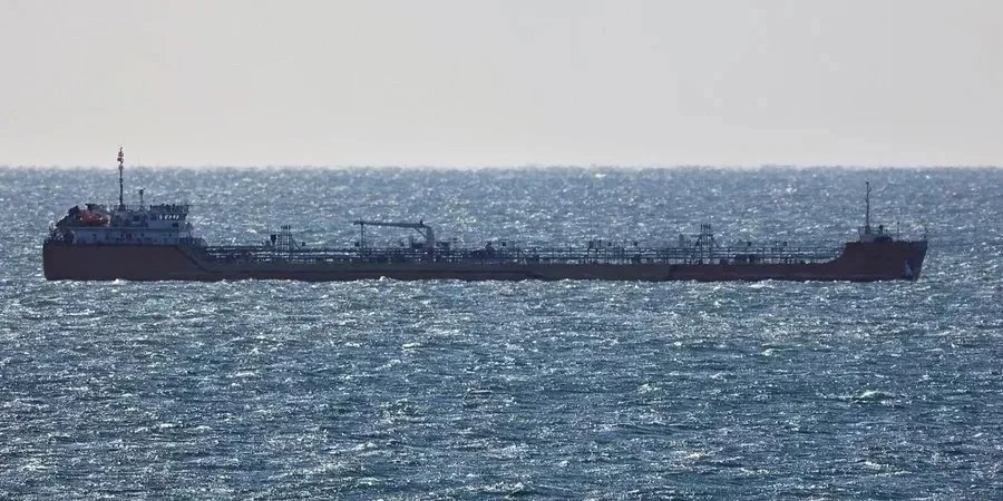 Танкер перевозит сырую нефть в заливе вблизи портового города Находка, Россия (Фото: Reuters / File Photo)