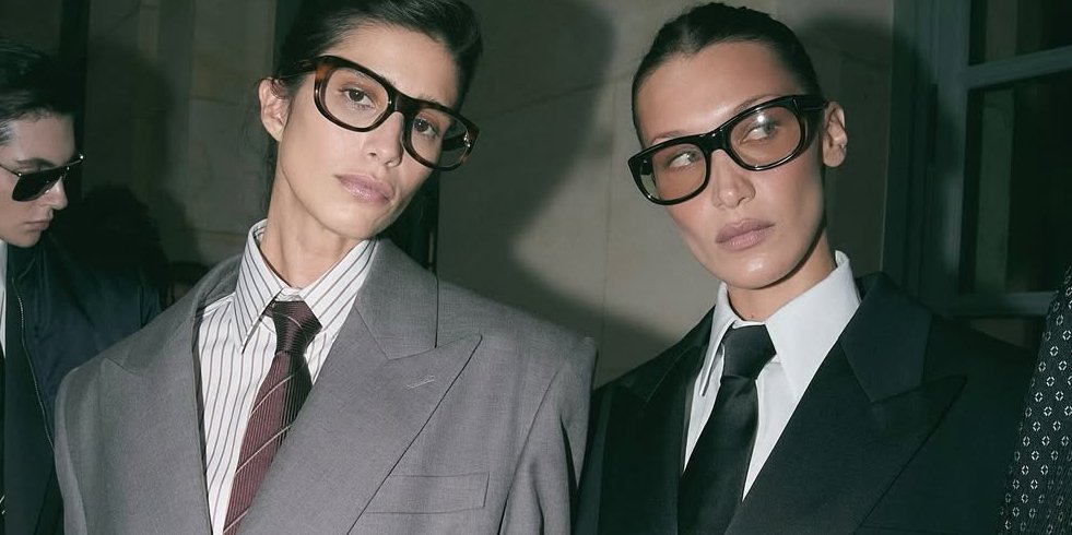 У Saint Laurent костюми oversize поєднуються з краватками (Фото: instagram.com/bellahadid)