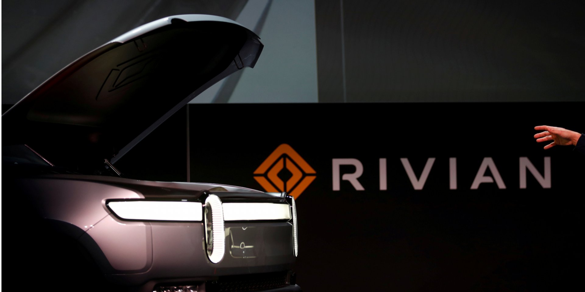 Rivian получит дополнительные инвестиции (Фото: MIKE BLAKE \ Reuters)