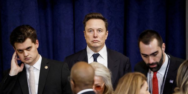 Макс зигует, это бросает тень на Трампа, его раздражает такое поведение &mdash;  политолог &mdash; новости США / NV