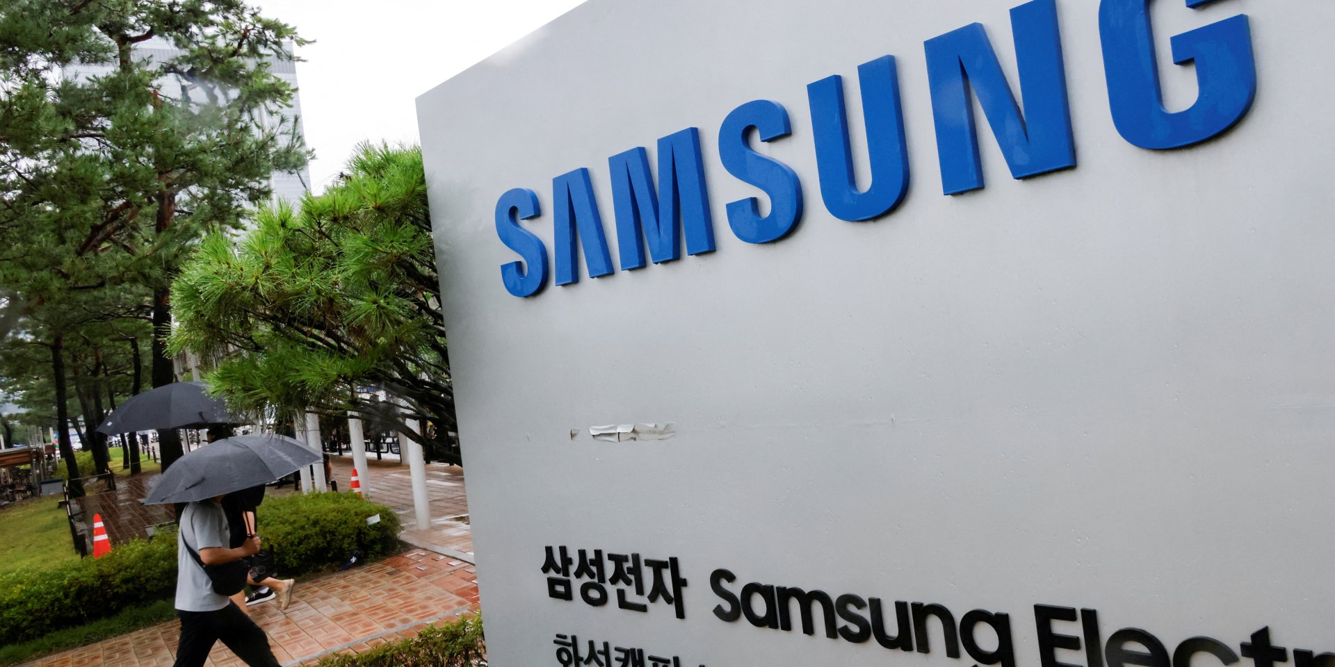 Лінійку складаних смартфонів Samsung розширять (Фото: REUTERS/Kim Soo-hyeon/File Photo)