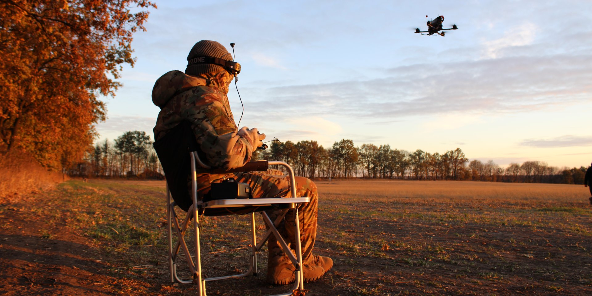 An FPV drone operator during training at the Yatagan UAV School of the Ground Forces of the Ukrainian Armed Forces. (Photo: Ievhen Solonyna, 1st Information and Communication Support Center of the Ground Forces)