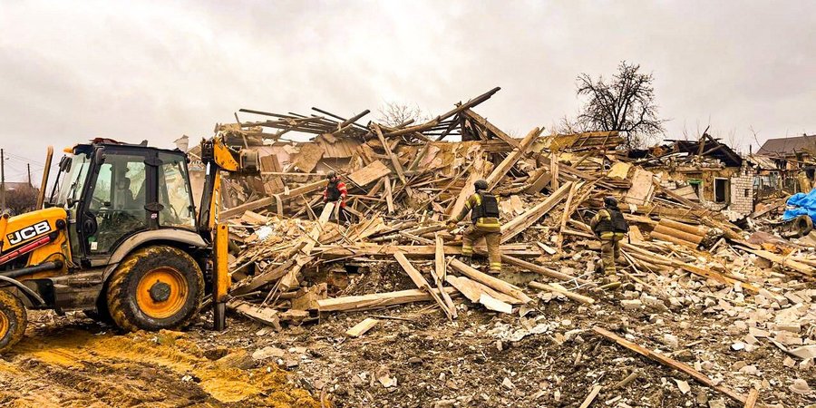 В Купянске после авиаударов РФ из-под завалов достали тела двух погибших женщин