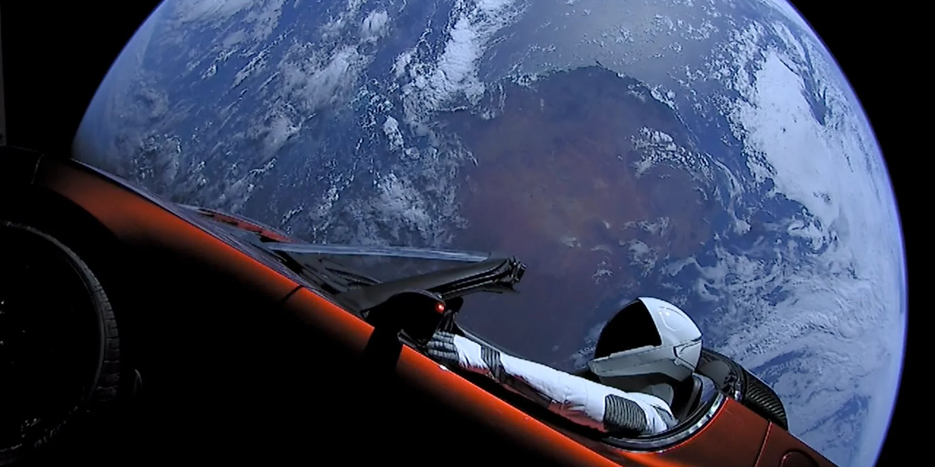 Tesla Roadster блукає в космосі з 2018 року (Фото: SpaceX)