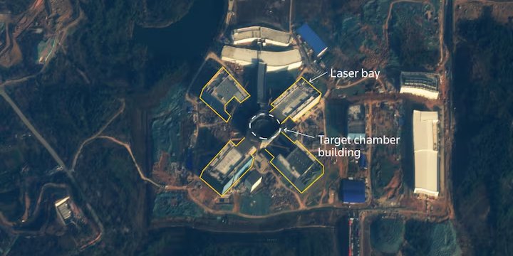 Исследовательский центр термоядерного синтеза в Мяньян (Фото: Planet Labs via Reuters)