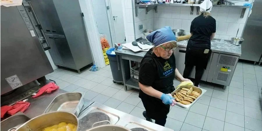 The top-paying jobs in Kyiv are dominated by military, medical, and technical professions (Photo: Czarek Sokolowski / AP)