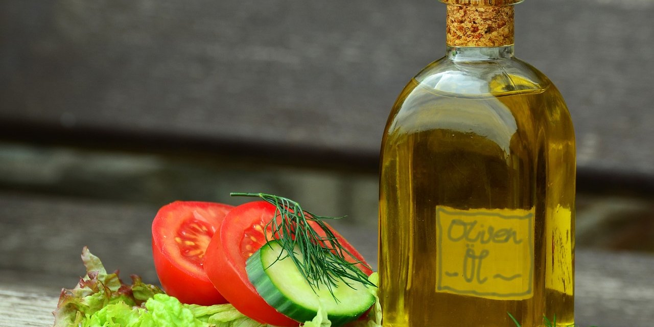 Оливкова олія (Фото: congerdesign/pixabay.com)