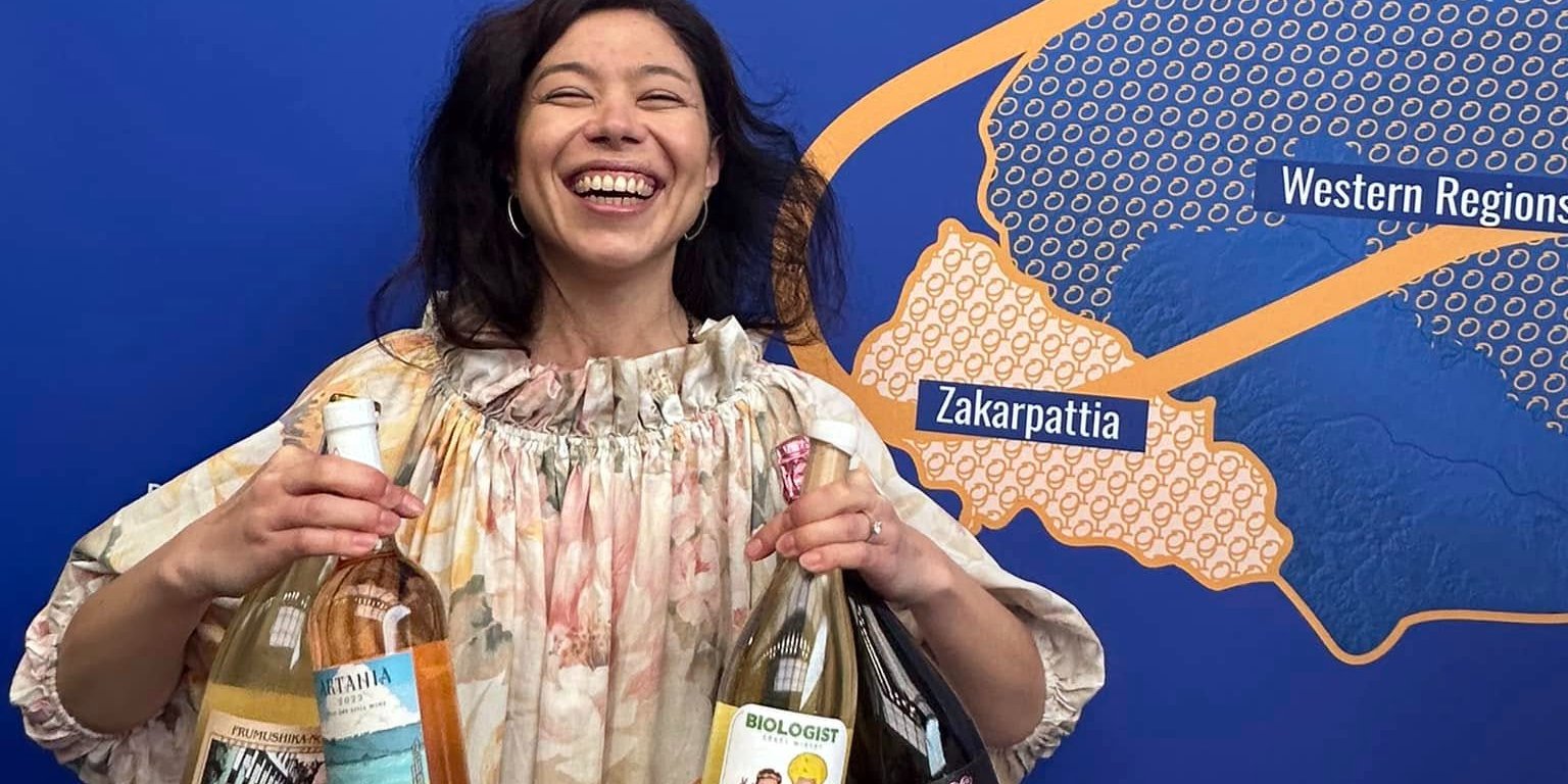 Дегустація вина на міжнародній виставці (Фото: Facebook Wines of Ukraine)