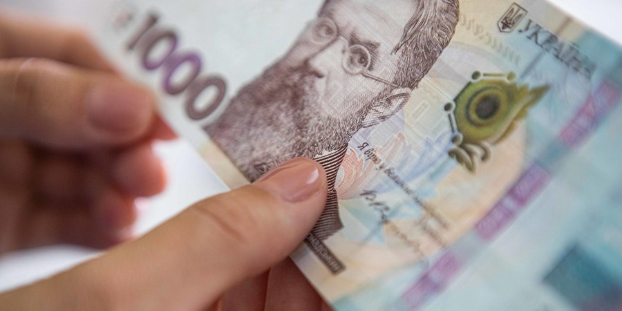 Снижение цен на лекарства, индексация пенсий, перевод часов и дедлайн перебронирования работников: что изменится в Украине в марте