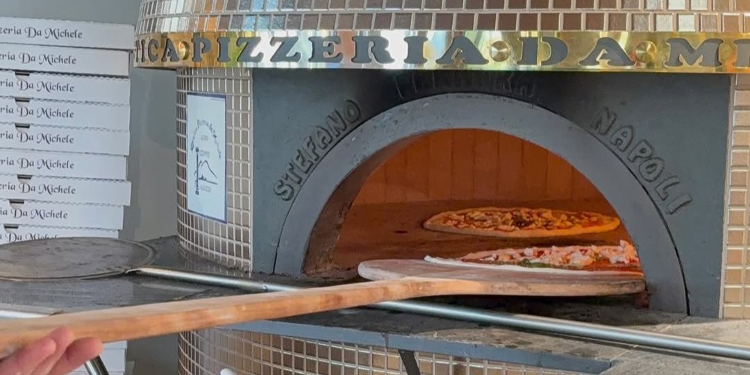 Самая легендарная пиццерия мира (Фото: Instagram @pizzeriadamichele)