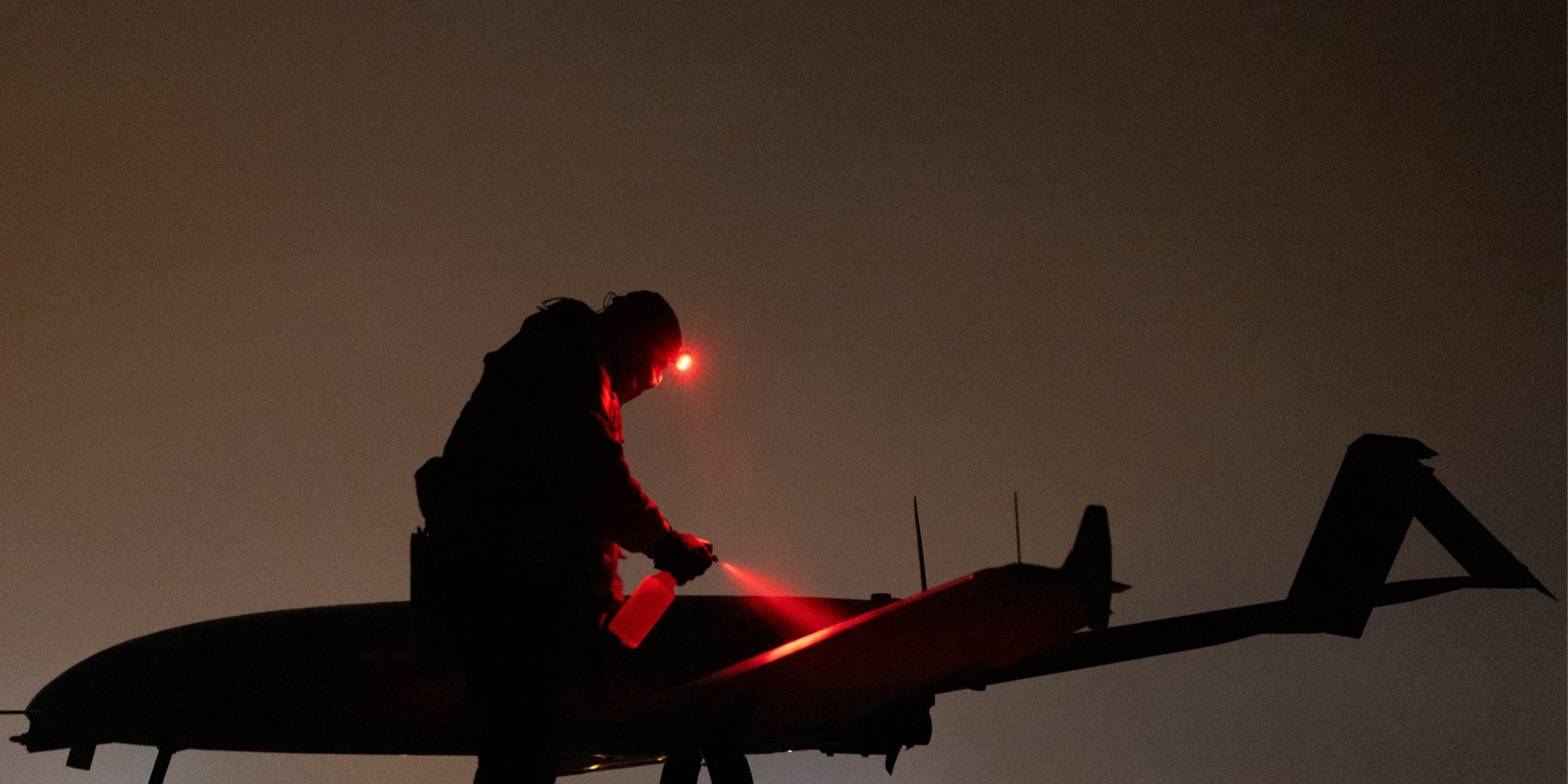 A Ukrainian serviceman prepares a UAV for a combat mission. (Photo: REUTERS/Valentyn Ogirenko/File Photo)