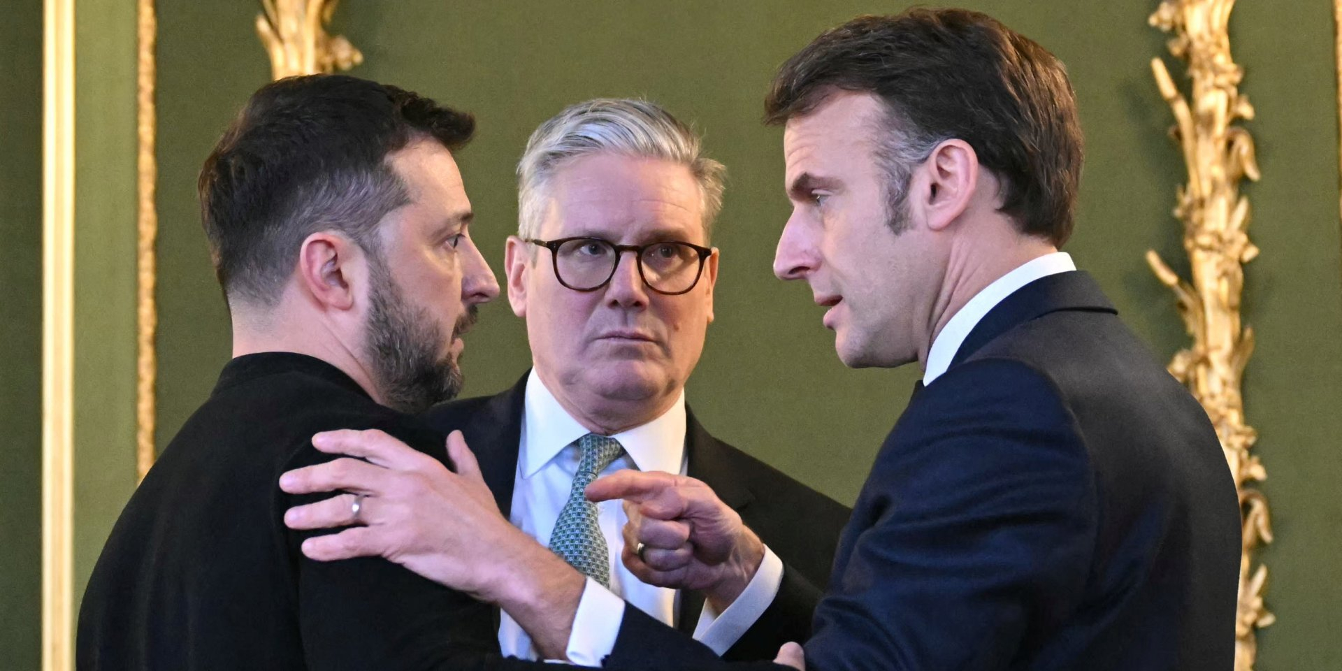 Volodymyr Zelenskyy, Keir Starmer, and Emmanuel Macron (Photo: JUSTIN TALLIS/Pool via REUTERS)