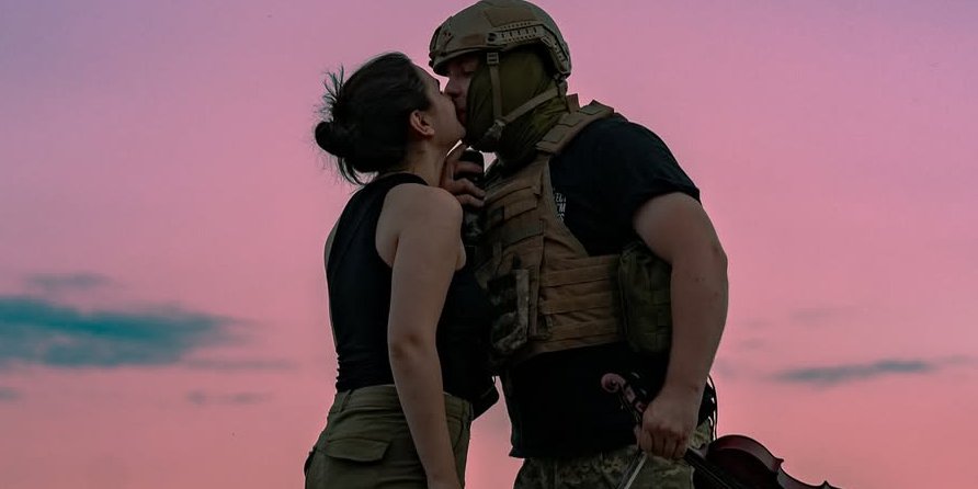 Военнослужащий Moisei и Катерина Зволынская (Фото: instagram.com/katrusia_zvolynska)