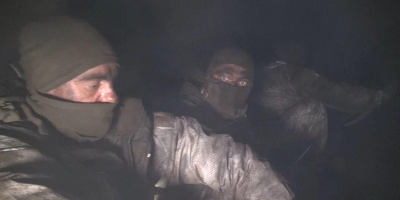 Kursk Oblast, Russian servicemen attempting to infiltrate Sudzha via a gas pipeline. (Photo: Two Majors / Telegram)
