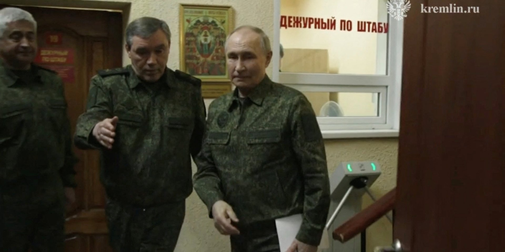 Russian dictator Vladimir Putin walks alongside Russian Armed Forces Chief of General Staff Valery Gerasimov during a visit to an army command post in Kursk Oblast. (Photo: Kremlin.ru/Handout via REUTERS)