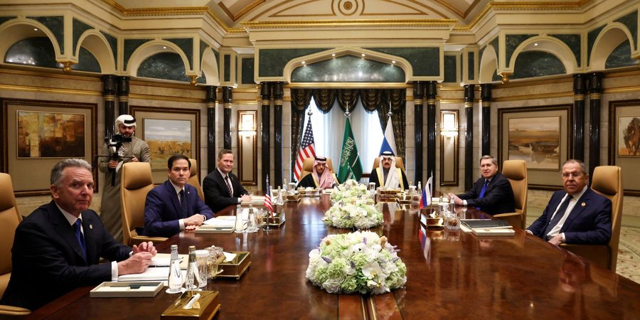 Перші переговори представників США та&nbsp;Росії в&nbsp;Ер-Ріяді 18 лютого 2025 року (Фото: REUTERS/Evelyn Hockstein)