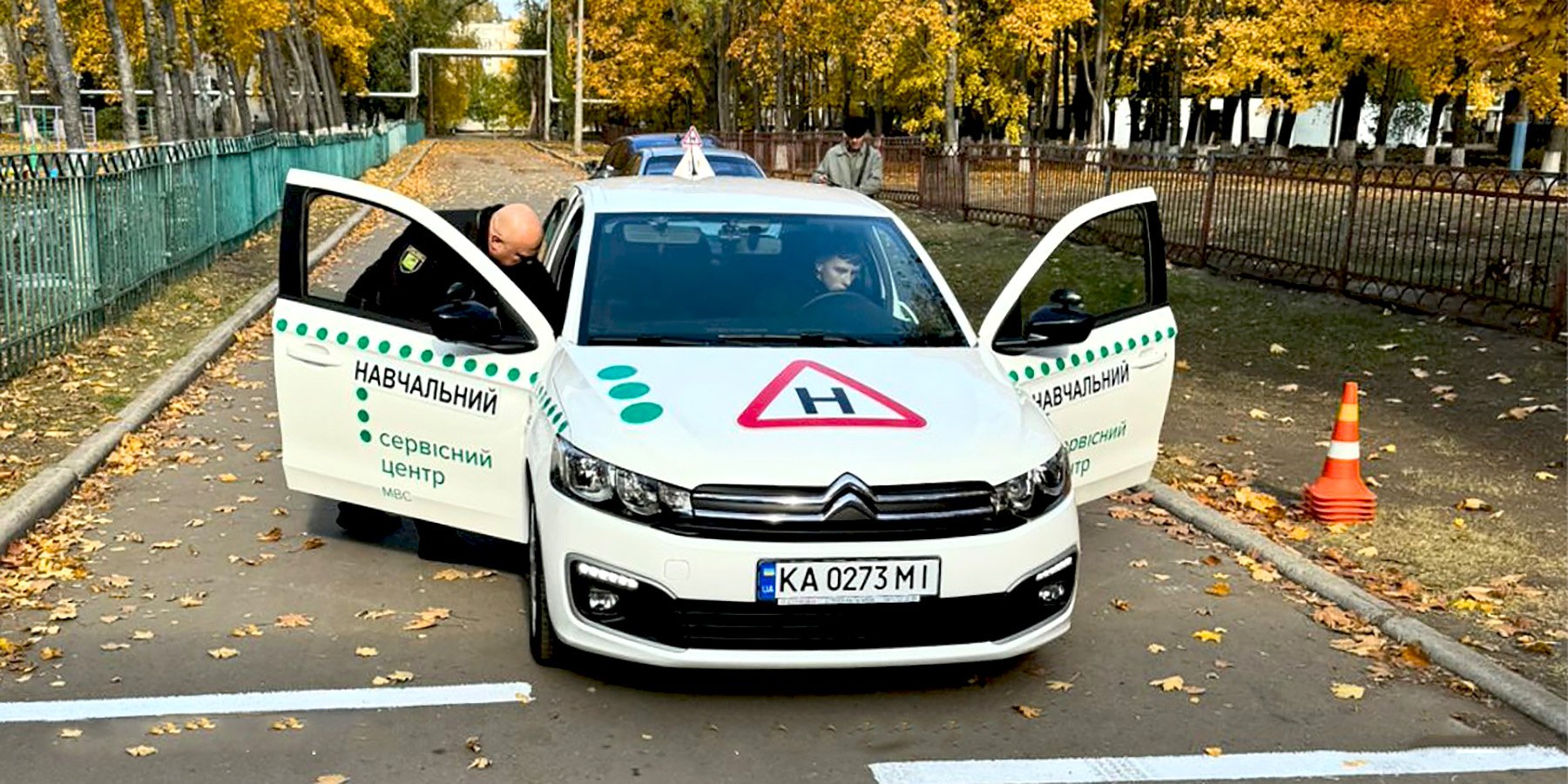 Молодым людям труднее сосредоточиться за рулем из-за так называемого клипового мышления (Фото: hsc.gov.ua)