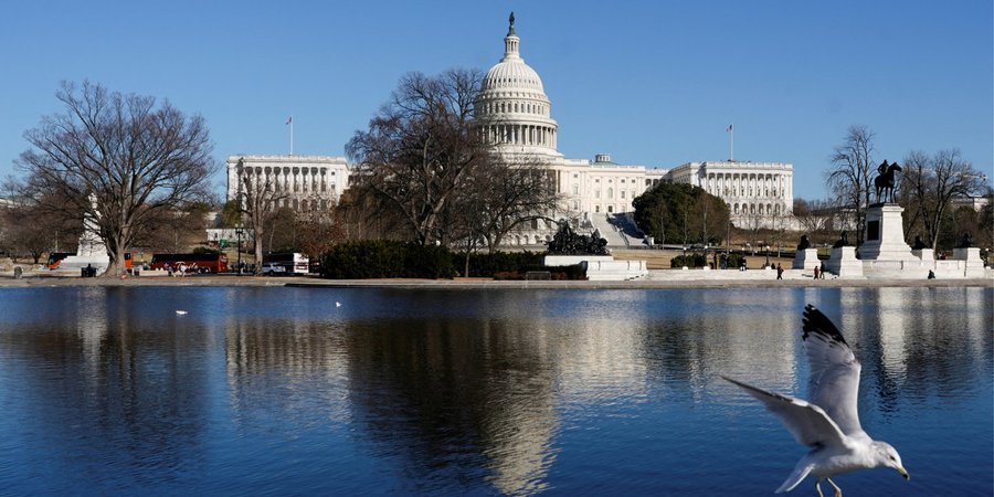 Група сенаторів закликала адміністрацію Трампа направити заморожені активи РФ на підтримку України (Фото: REUTERS/Nathan Howard/File Photo)