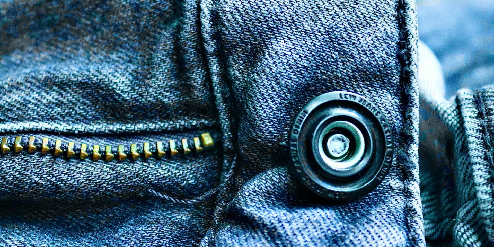 Трендові джинси у 2025 році (Фото: pexels.com)