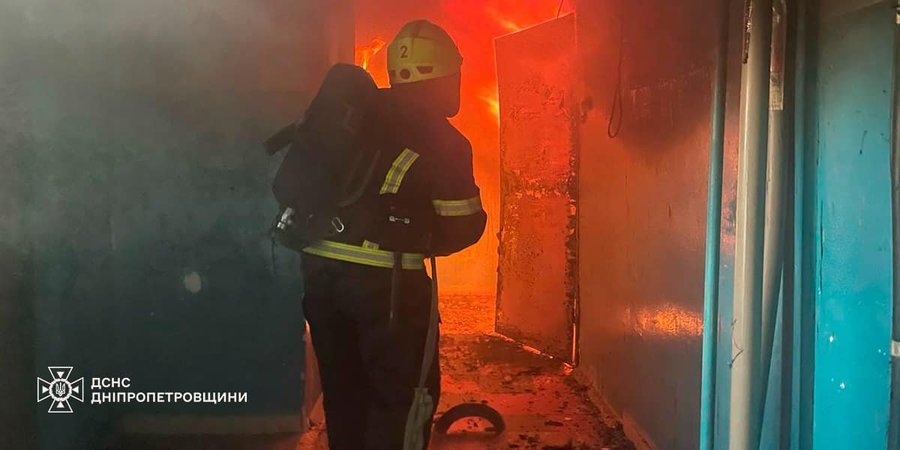 Россияне ударили шахедами по Днепру, начались пожары