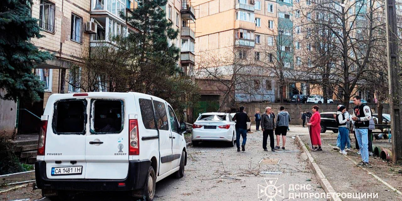 Consequences of the Russian ballistic missile strike on Kryvyi Rih on March 29, 2025 (Photo: SES of Dnipropetrovsk Oblast)