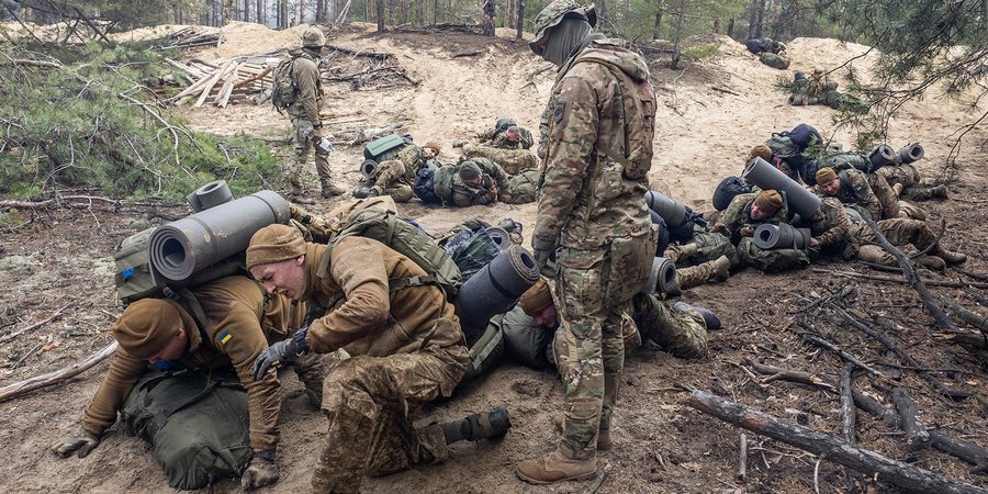 &laquo;Все, братан, сдаешься?&raquo; Инструктор по&nbsp;боевой подготовке Азова&nbsp;&mdash; о&nbsp;нулевом дне, не&nbsp;вытягивающих новобранцах и&nbsp;их&nbsp;дальнейшей судьбе