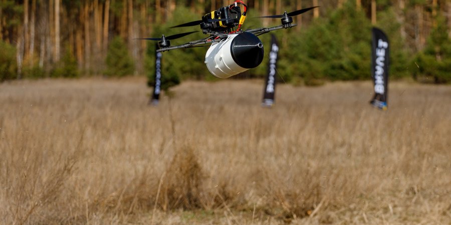 На&nbsp;фронте уже работают украинские дроны на&nbsp;оптоволокне дальностью 20 километров&nbsp;&mdash; Сырский