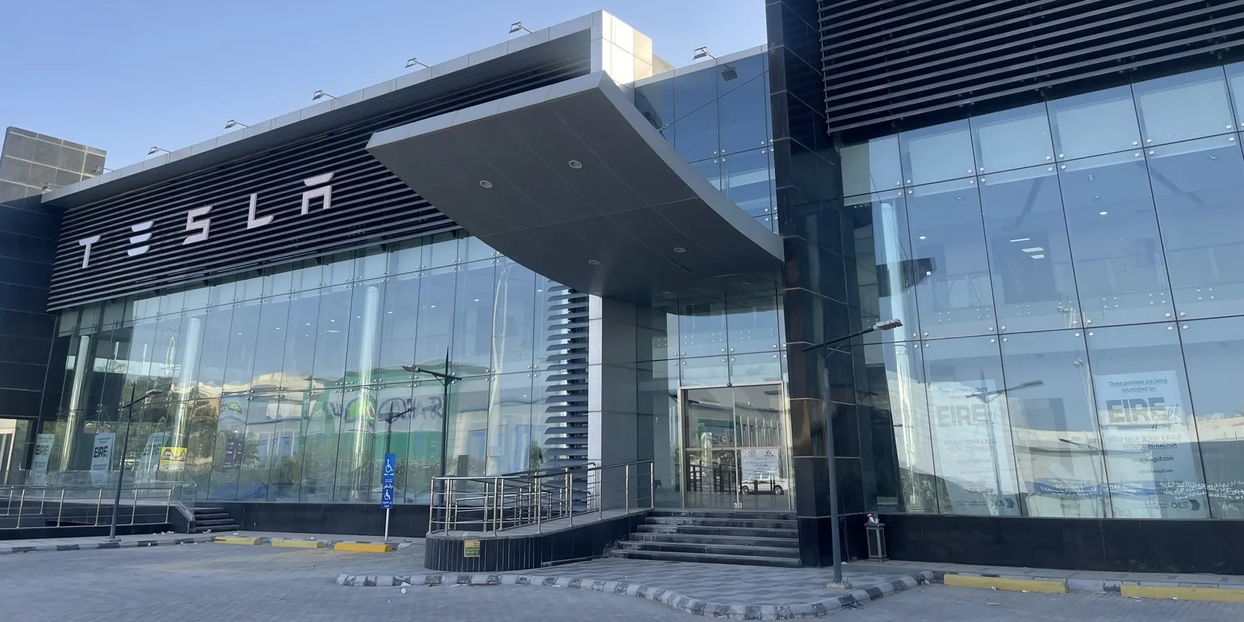 Автосалон Tesla в Ер-Ріяді, Саудівська Аравія (Фото: Bloomberg)