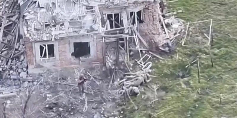 Moments before surrendered Ukrainian fighters are executed by Russian troops (Photo: Ukraine Military/European Defense Officials via AP)