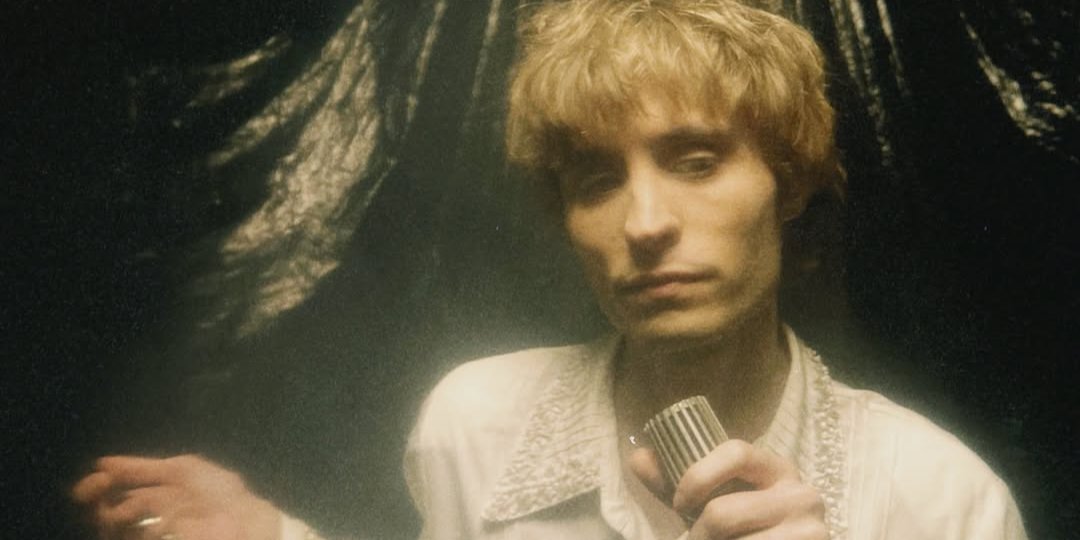 Даніїл Ліщинський переспівав пісню Amar Pelos Dois Сальвадора Собрала (Фото: @ziferblat_band/Instagram)