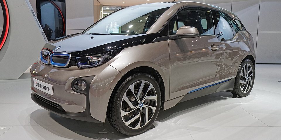 BMW i3 — електромобіль, у якому використали вуглецеве волокно як матеріал кузова (Фото: BMW)