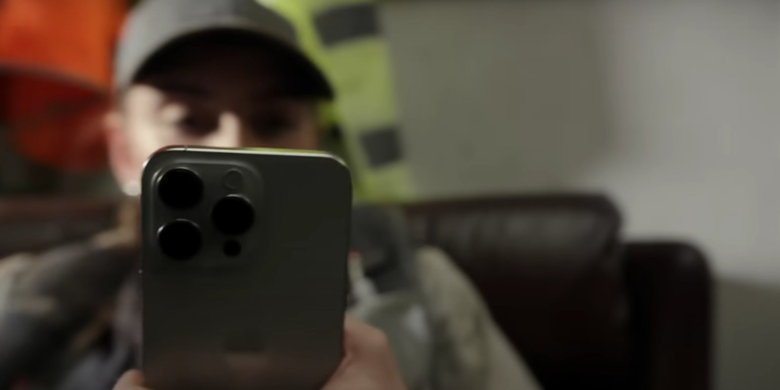 Новая кнопка будет главным, что визуально будет отличать iPhone 16 от предыдущей модели (Фото: Скриншот из видео Apple / YouTube)