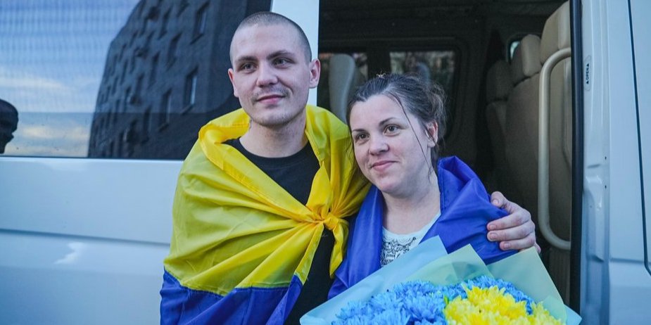 Маргарита і Руслан Виноград — мати та син, які зустрілися на обміні 19 квітня, 2025 рік (Фото: Суспільне Новини/Дарина Коломієць)