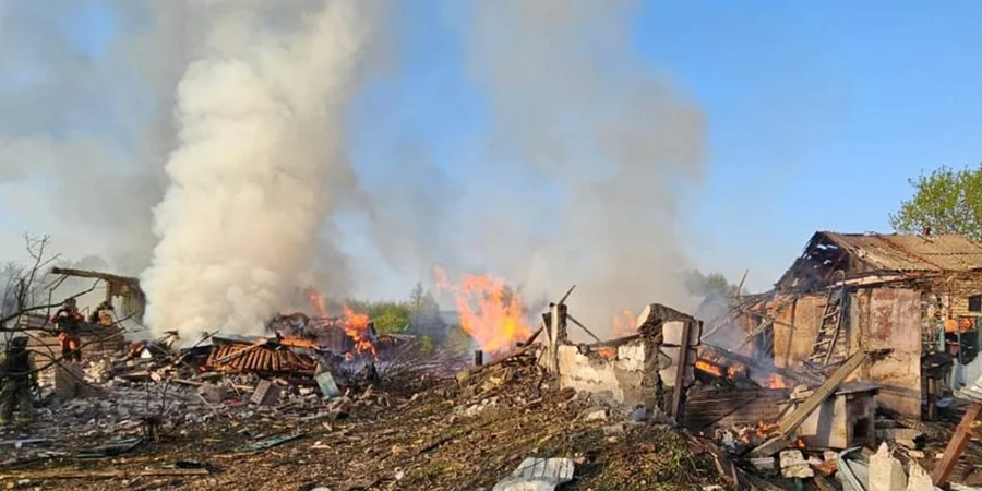 Россияне сбросили авиабомбу на жилой дом в Донецкой области, погибли отец и сын