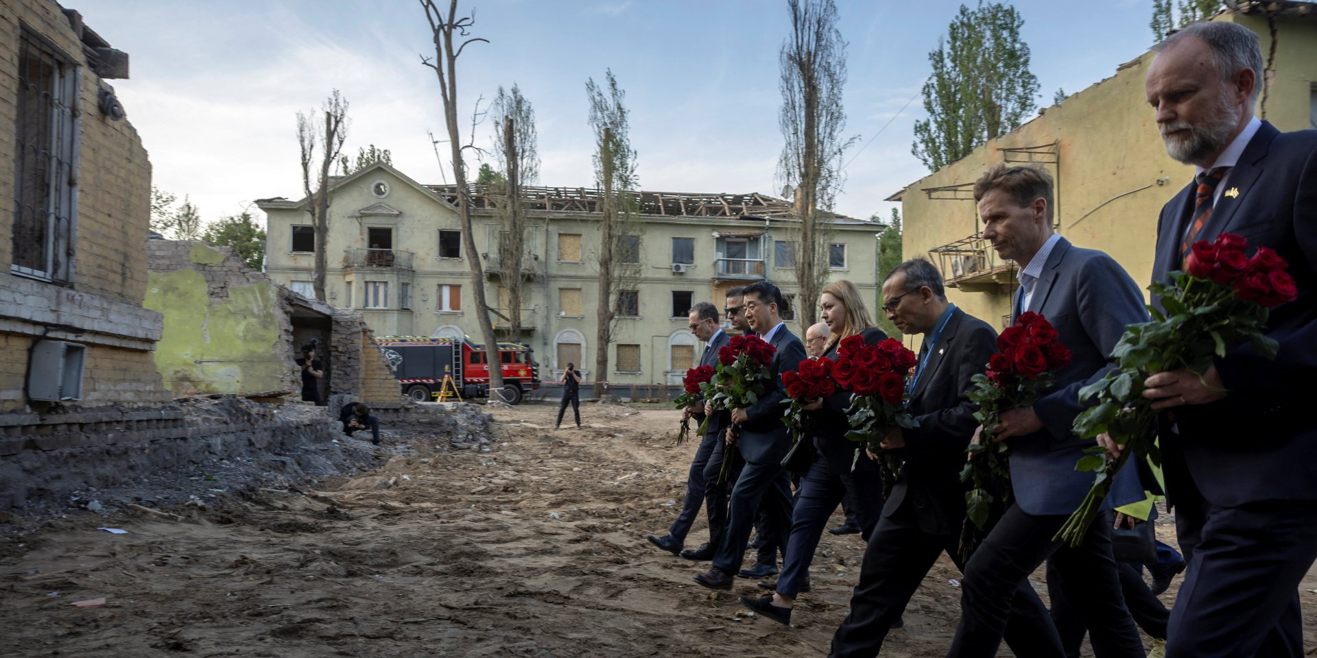 Foreign officials and diplomats at the site of Russian missile strike in Kyiv's Sviatoshynskyi district (Photo: REUTERS/Thomas Peter)